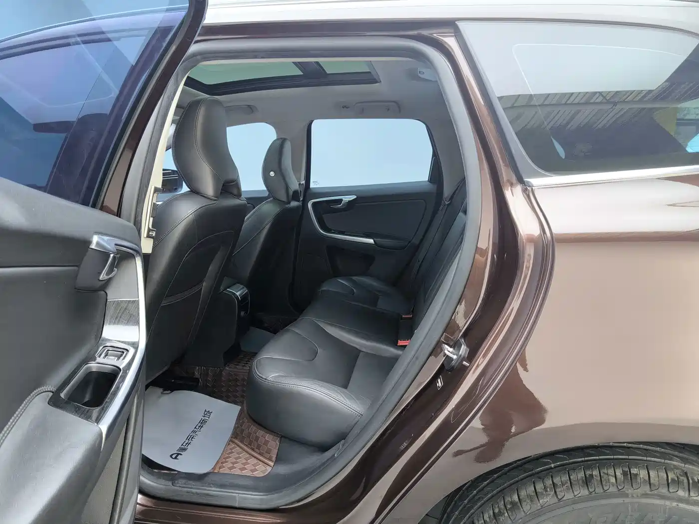 Фото 8 - Volvo XC60