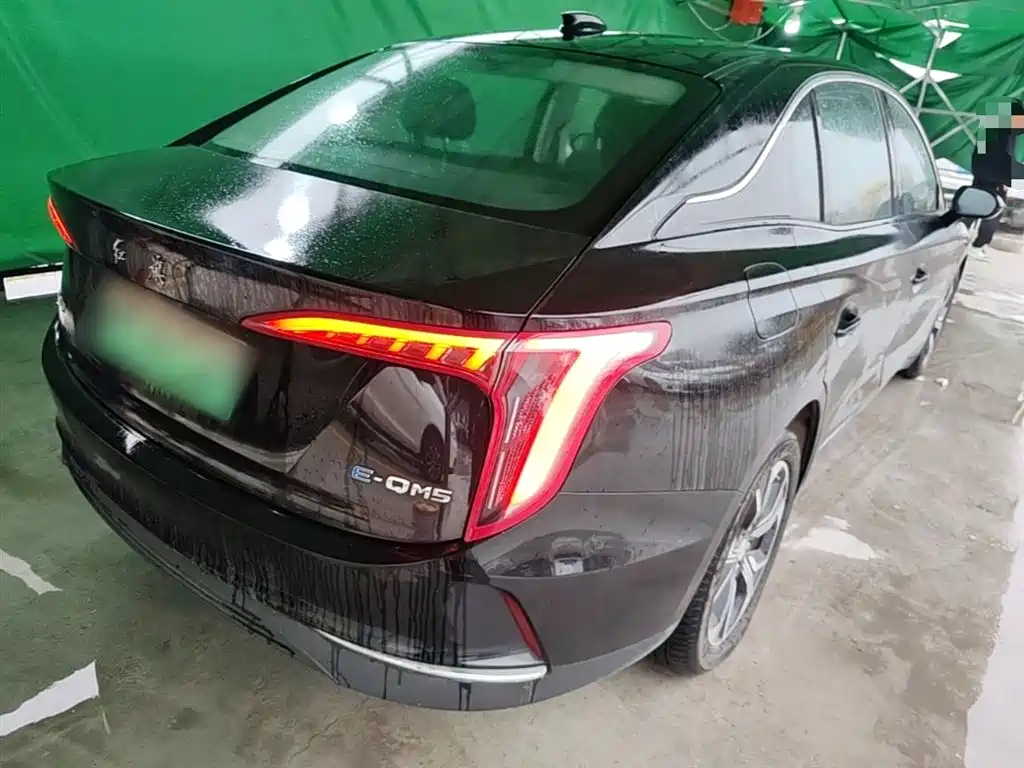 Hongqi E-QM5 2021 Charging Flag Joy Edition фото 7