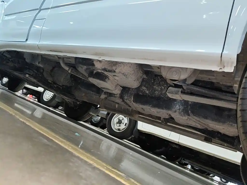 Jiangling JMC Fushun 2026 2025 Model 2.0T 6MT Diesel Short Wheelbase Low Roof Commercial MPV 5/6 Seats with Dual Swing Doors