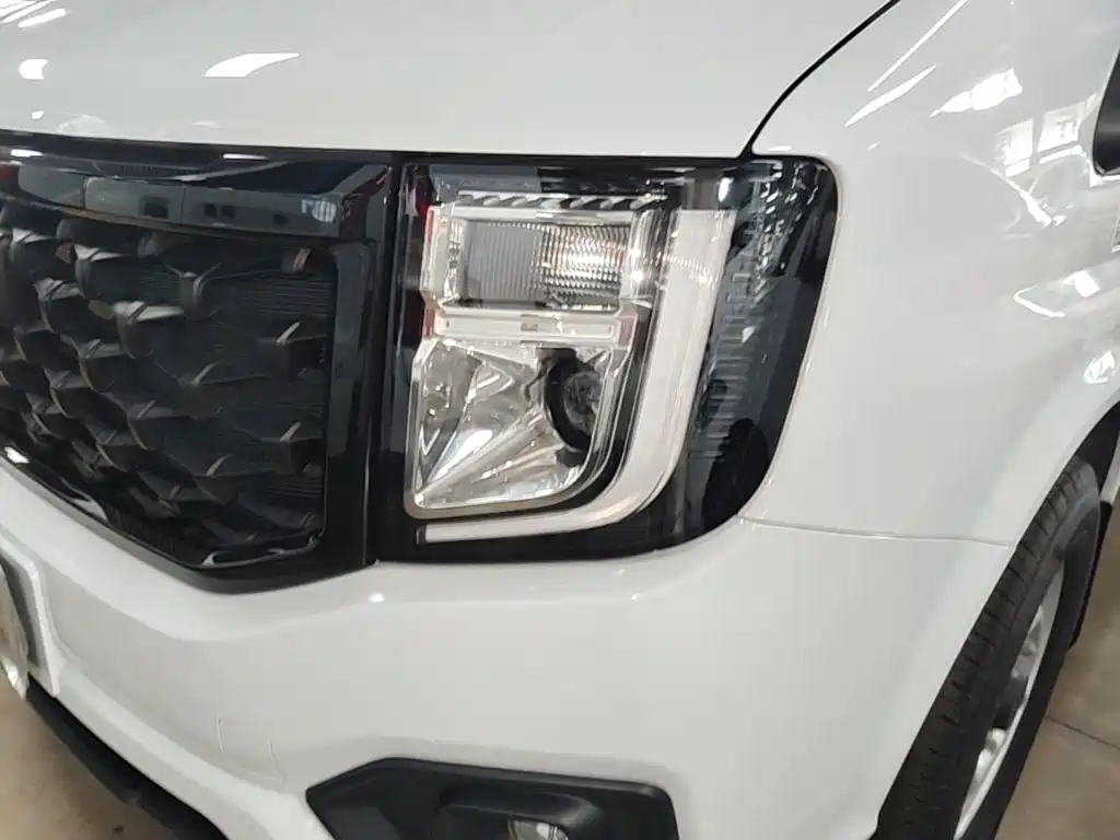 Jiangling JMC Fushun 2026 2025 Model 2.0T 6MT Diesel Short Wheelbase Low Roof Commercial MPV 5/6 Seats with Dual Swing Doors