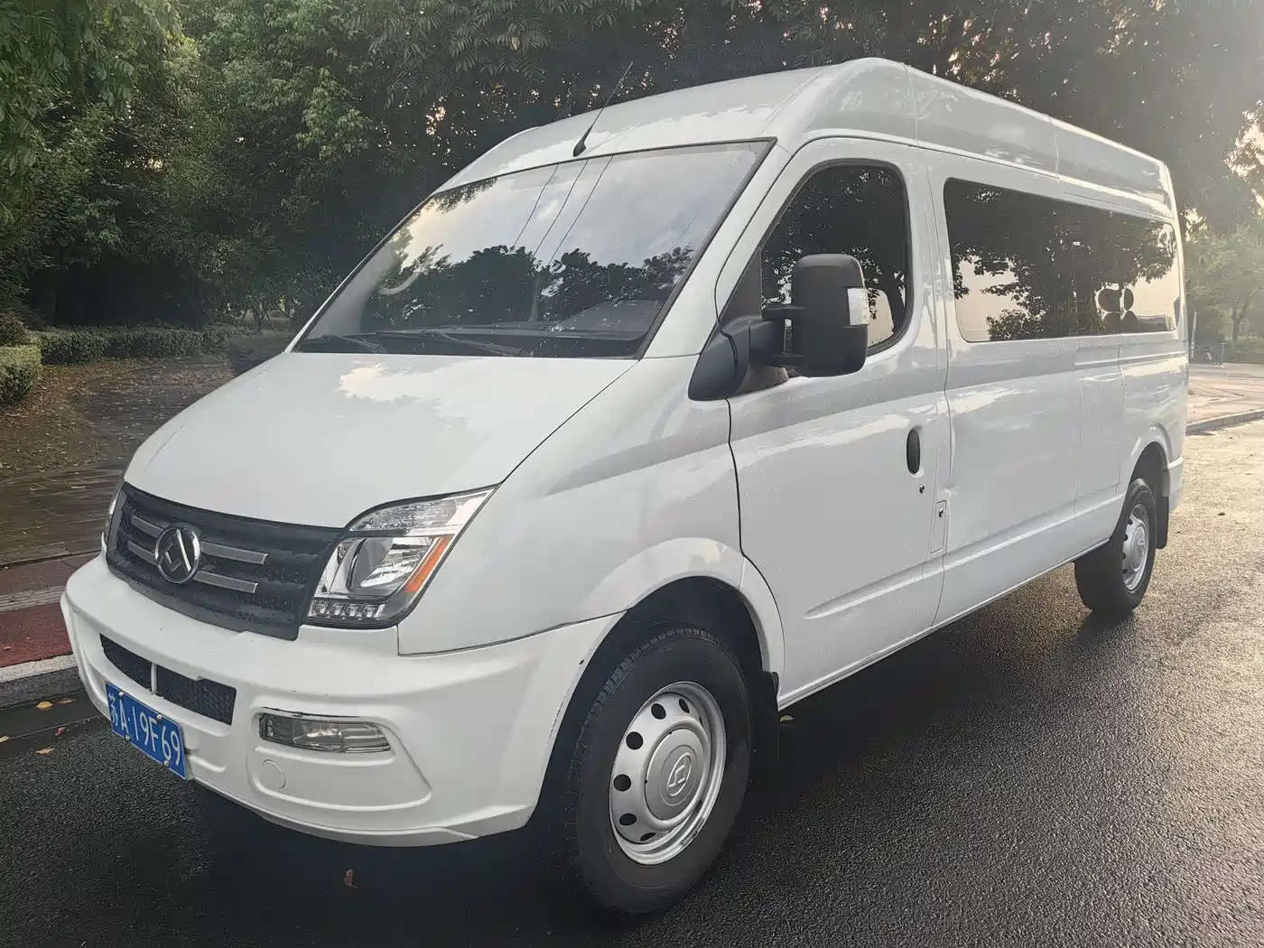 Photo 1 - SAIC Maxus Xintu V80