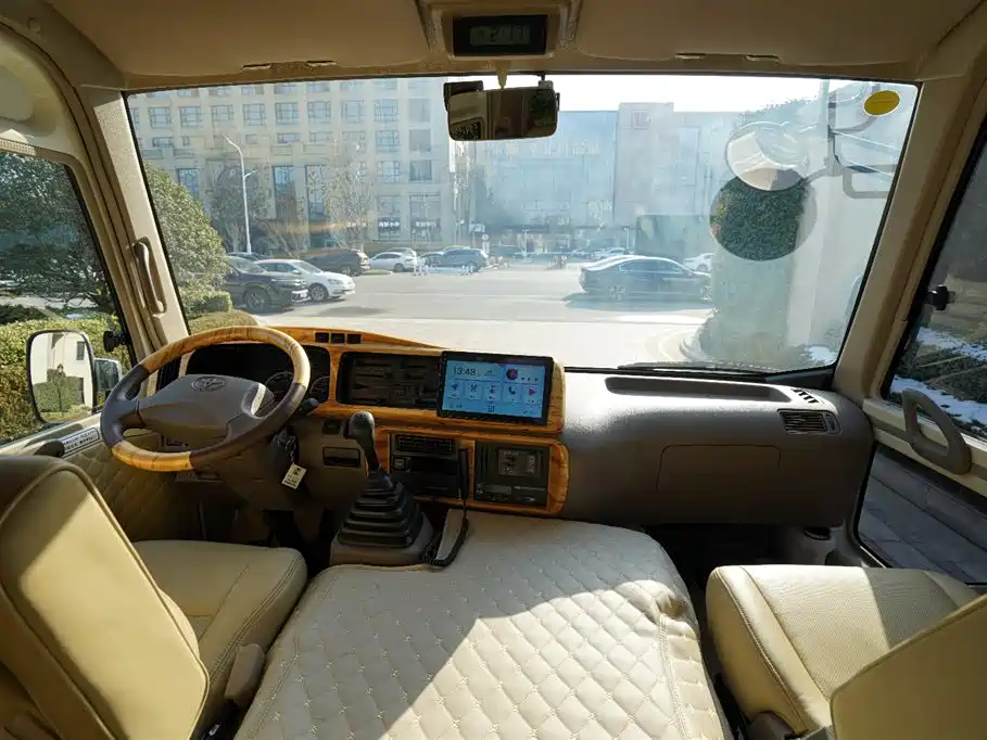 Toyota Coaster 2021 2019 4.0L Luxury Vehicle GRB53L-ZEMNK 23-seater with Armrests 9GR