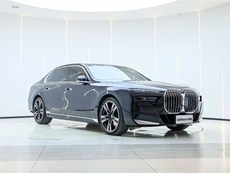 BMW 7 Series 2023 740Li Exclusive M Sport Package фото 3