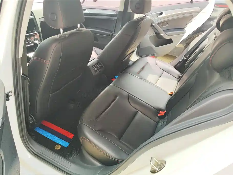 Volkswagen Golf 2017 1.6L Auto Comfort Millionth Edition фото 11