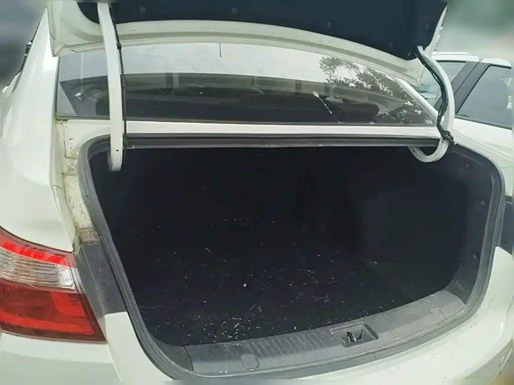 Фото 24 - Changan Yuexiang V7