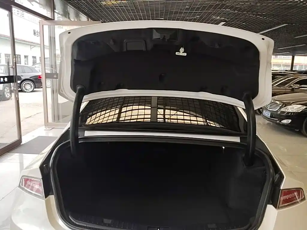 Фото 19 - Lincoln MKZ