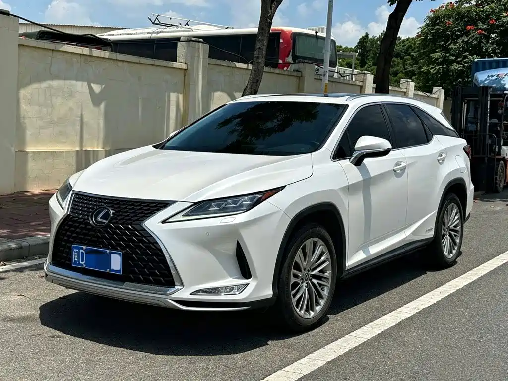 Фото 1 - Lexus RX