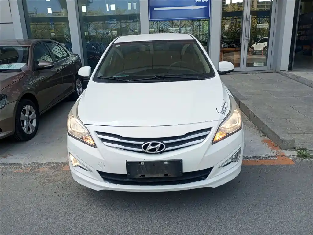 Hyundai Verna 2014 1.4L Manual Smart GLS фото 3