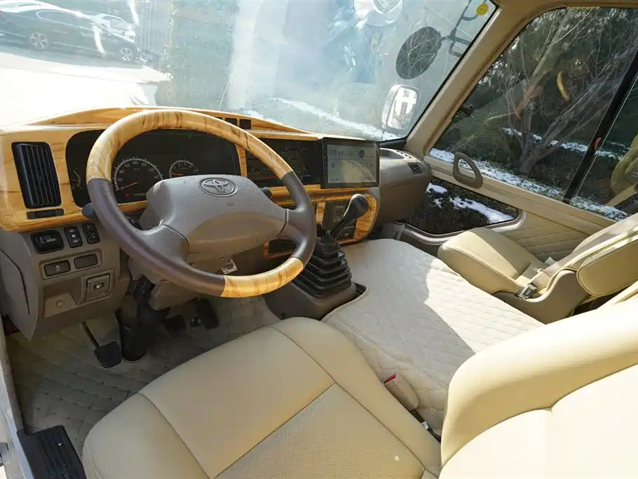Toyota Coaster 2021 2019 4.0L Luxury Vehicle GRB53L-ZEMNK 23-seater with Armrests 9GR