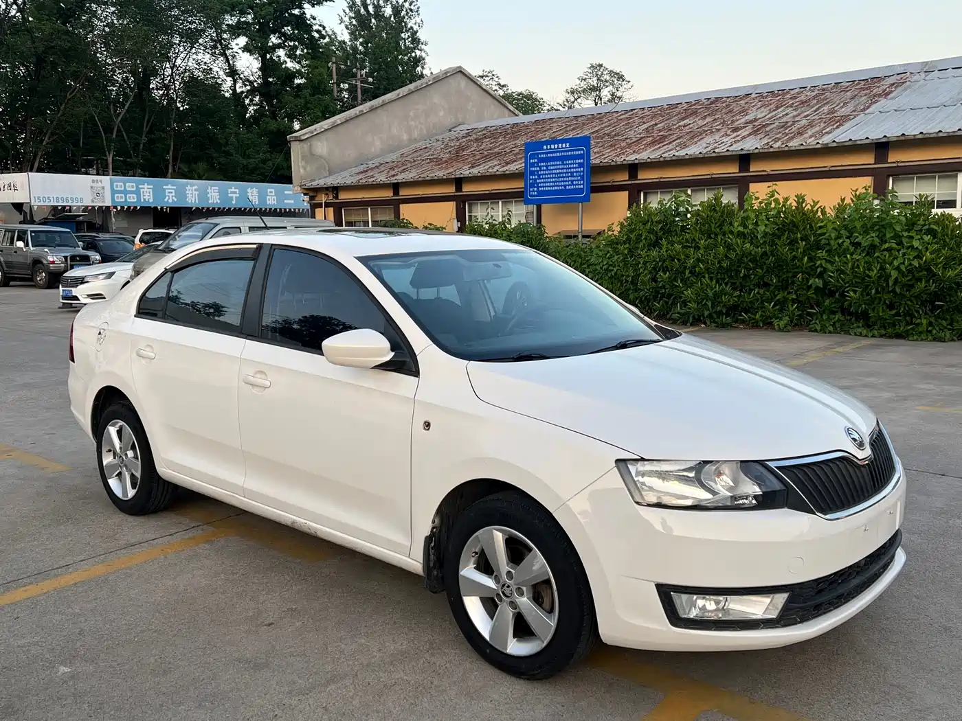 Škoda Rapid 2013 1.6L Manual Smart Selection фото 3