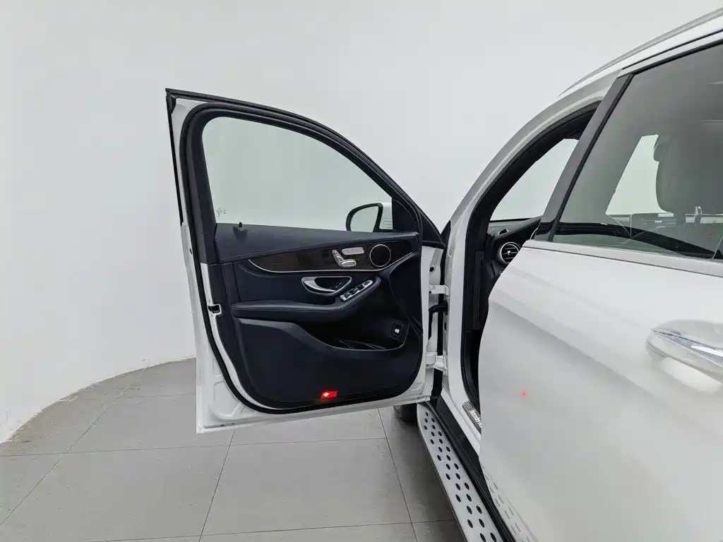 Фото 8 - Mercedes-Benz GLC