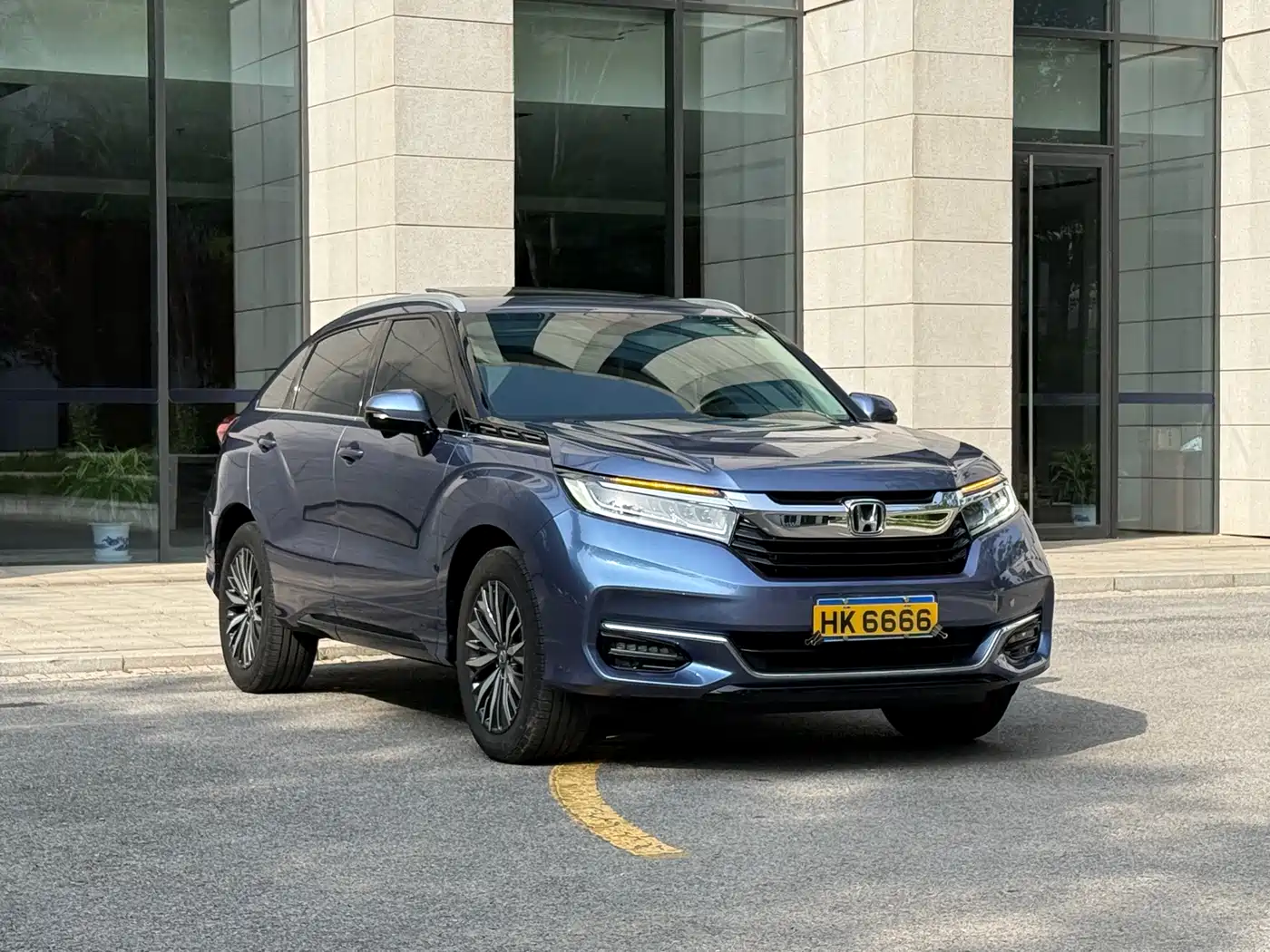 Photo 3 - Honda Avancier