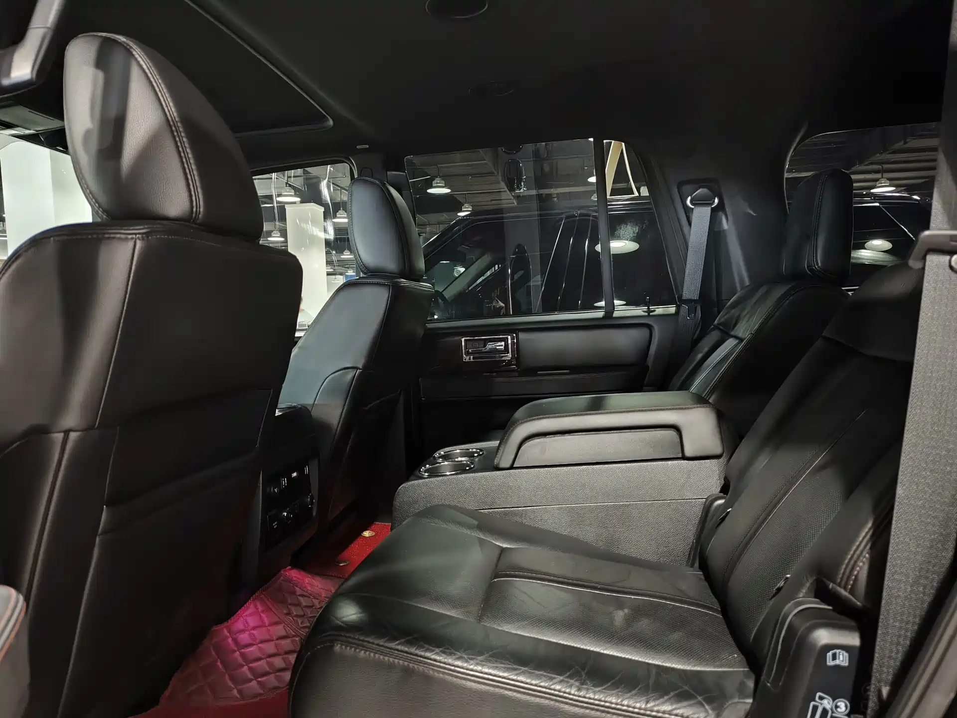Фото 6 - Lincoln Navigator
