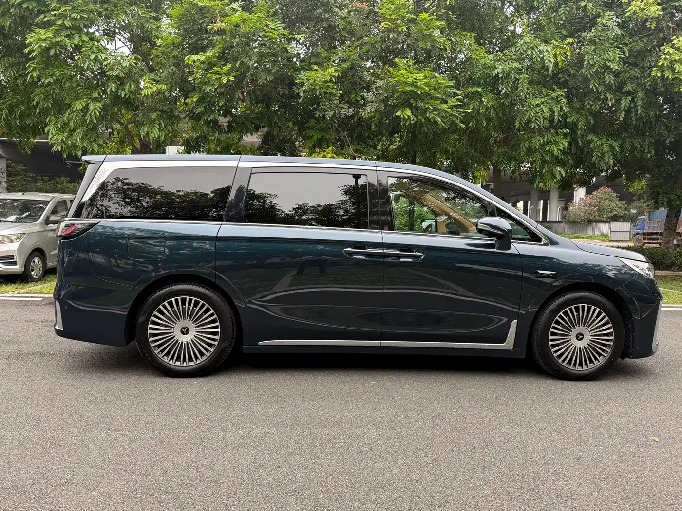 Voyah Auto Voyah Dreamer 2025 Model PHEV 4WD Premium QianKun Edition фото 6