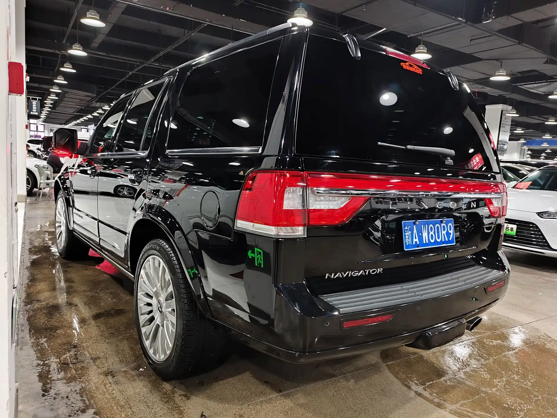 Фото 7 - Lincoln Navigator