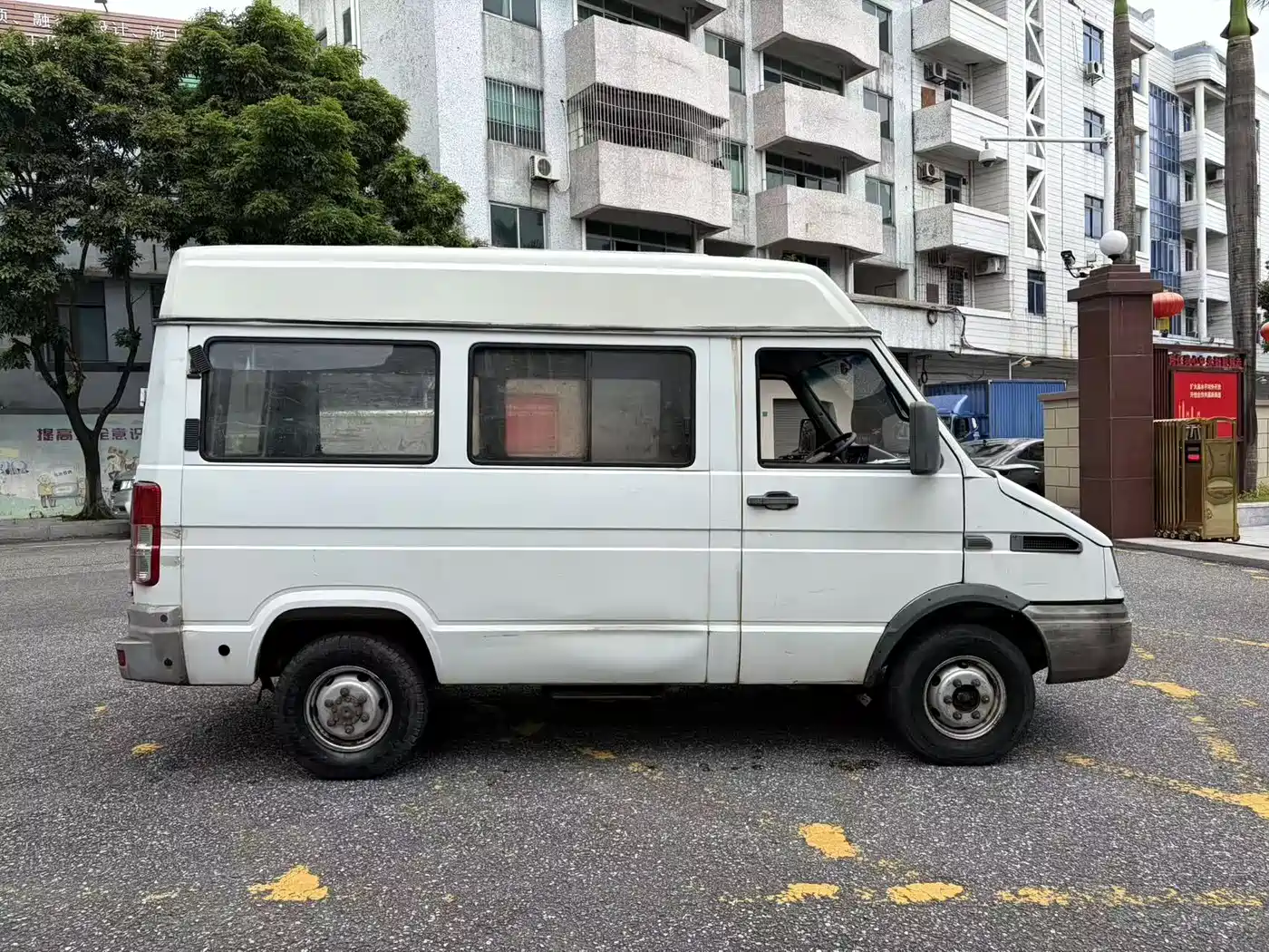 Iveco Daily 2013 2012 2.5T-A35 Logistics Edition 1 Medium Roof