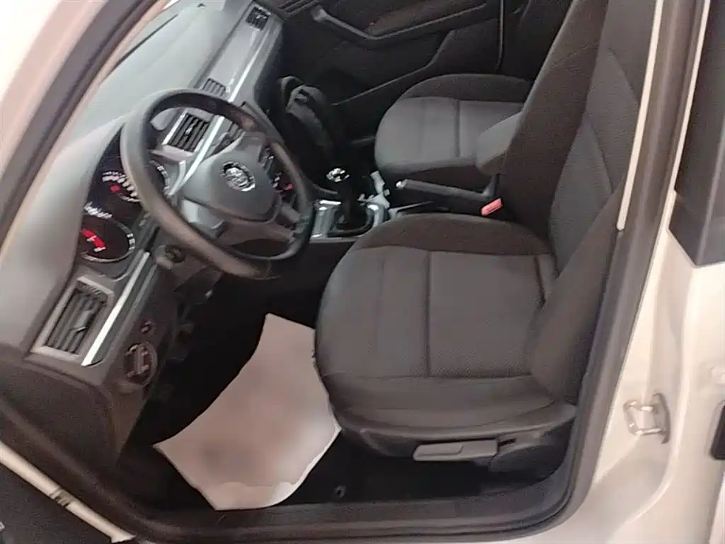 Volkswagen Bora 2018 1.5L Manual Fashion фото 15