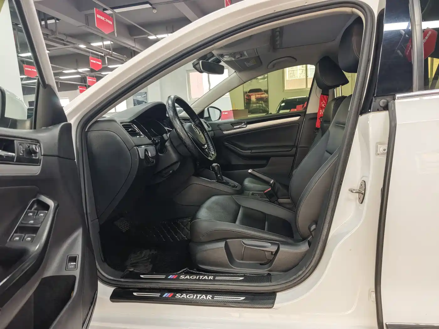 Volkswagen Sagitar 2018 1.6L Automatic Comfort фото 4