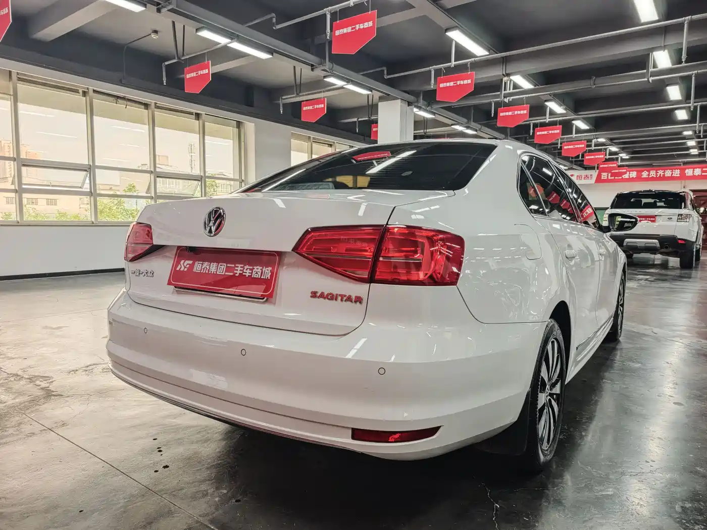 Volkswagen Sagitar 2018 1.6L Automatic Comfort фото 16