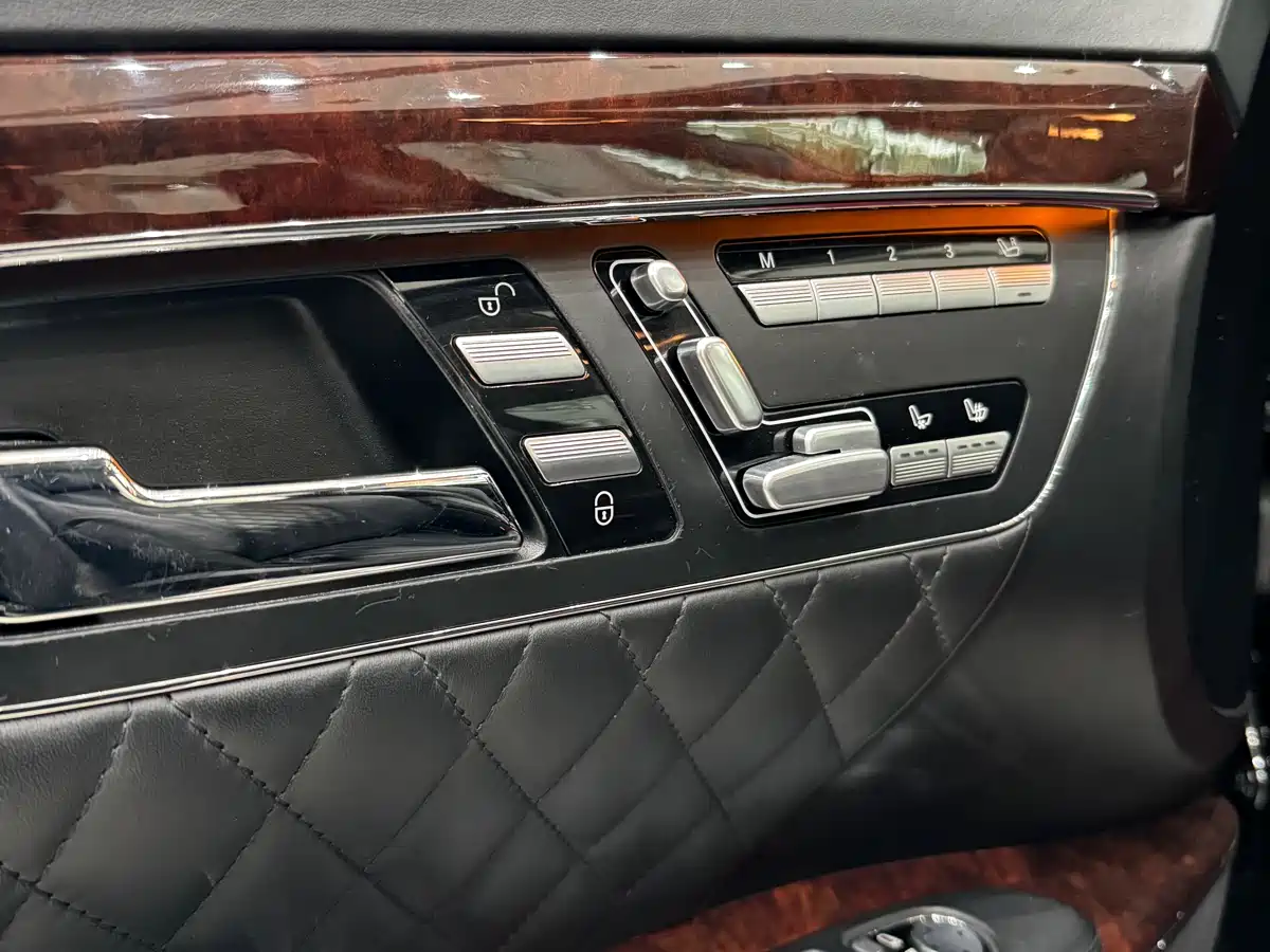 Mercedes-Benz S-Class AMG 2010 AMG S 65 фото 8