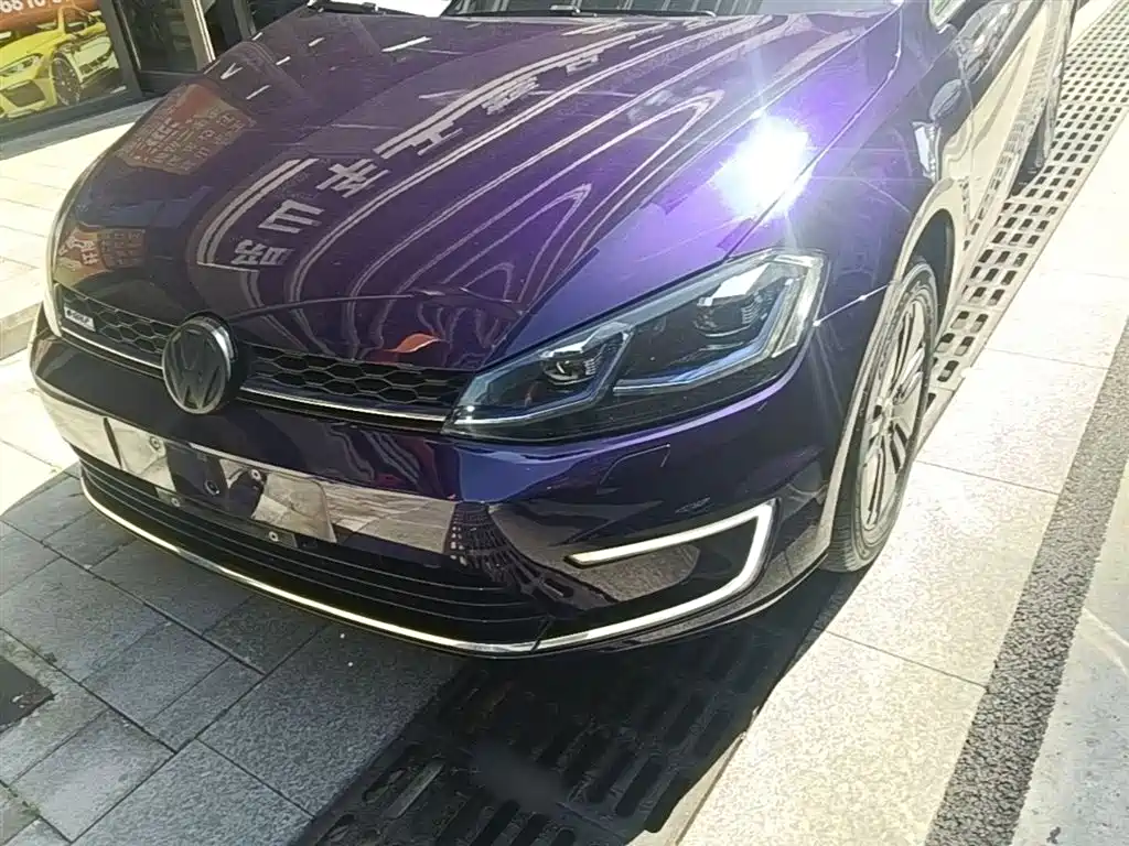 Volkswagen Golf Electric 2020 Chi фото 24