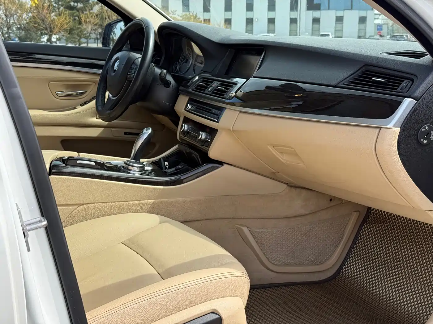 BMW 5 Series 2014 525Li Luxury Design Package фото 35