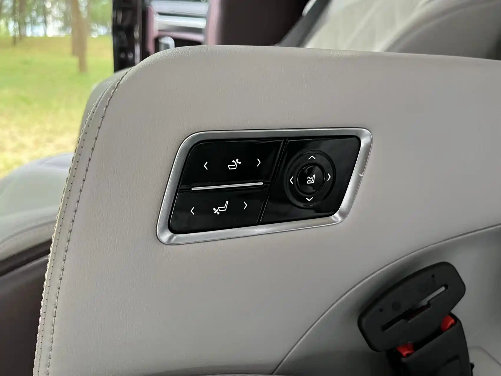 Photo 13 - Buick GL8