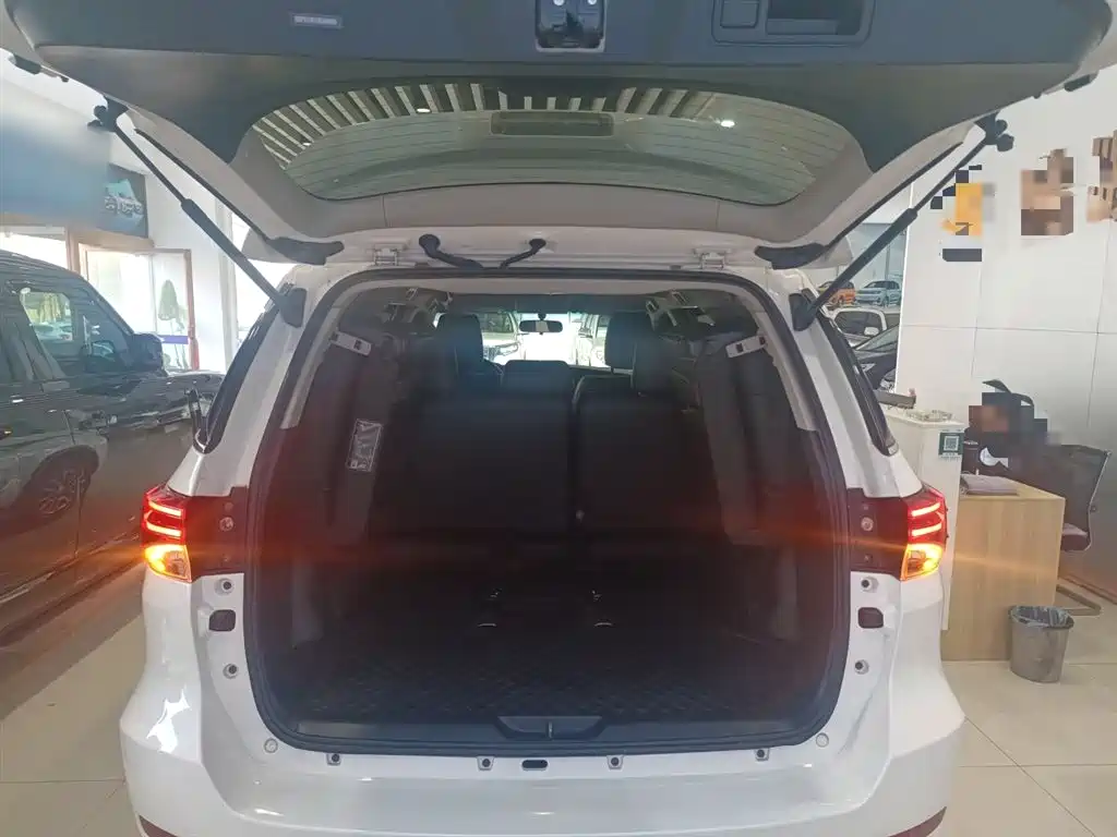 Toyota Fortuner 2016 2.7L Middle East Edition фото 19