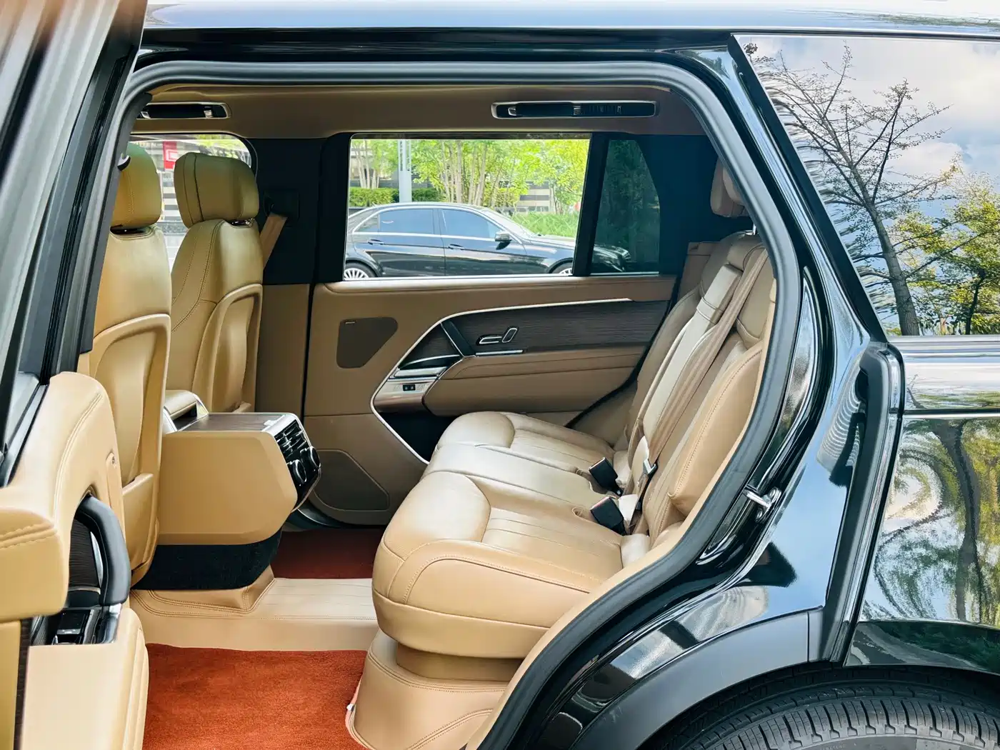 Land Rover Range Rover 2025 2025 3.0 L6 400PS Flourishing Era Extended Wheelbase