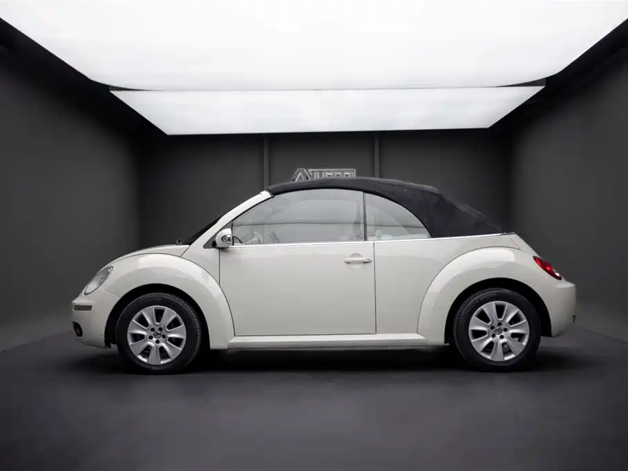 Volkswagen Beetle 2009 2.0 AT Top Convertible фото 4