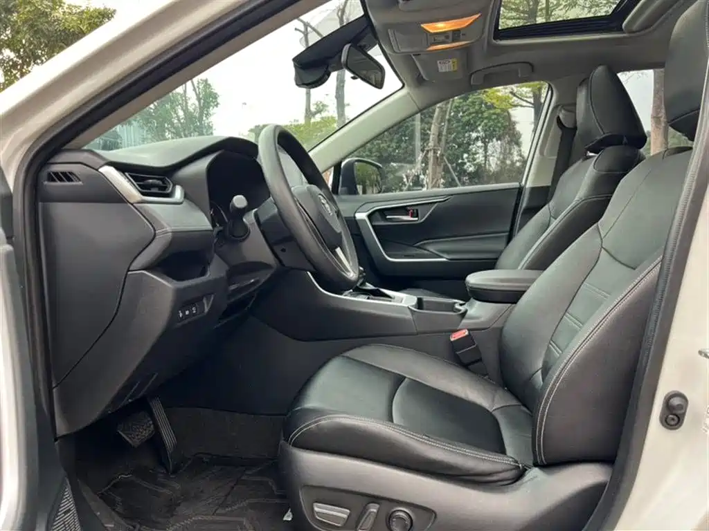 Toyota RAV4 Rongfang 2022 2.0L CVT 2WD Trend Edition фото 3