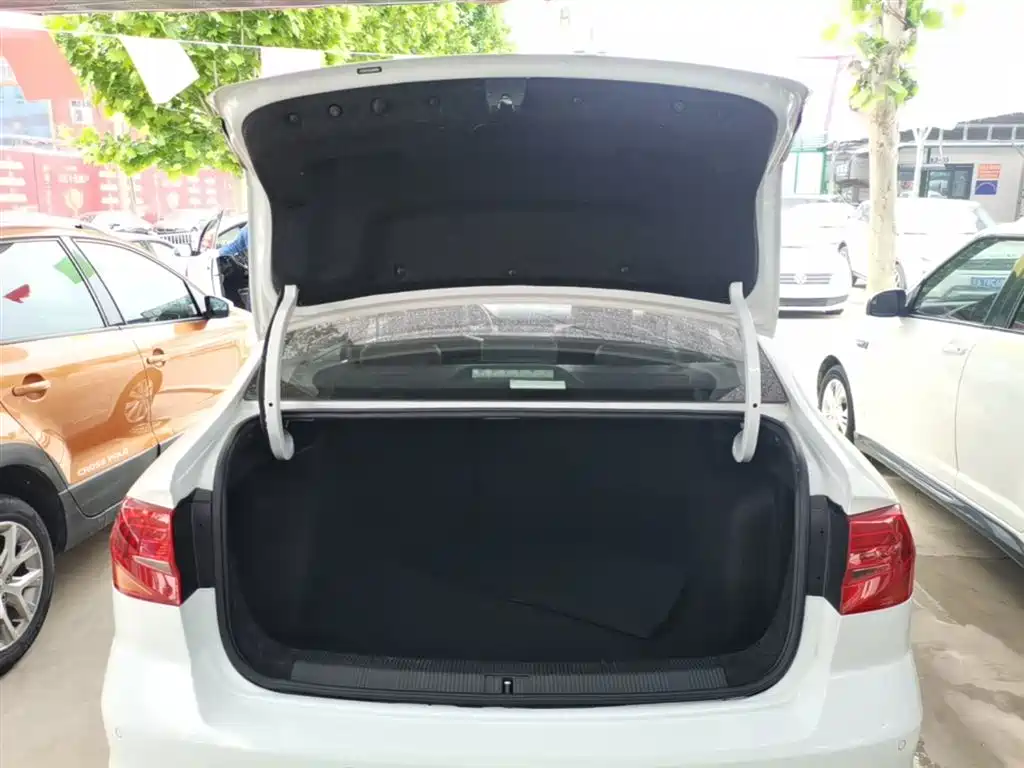 Volkswagen Bora 2018 1.5L Automatic Comfort фото 19