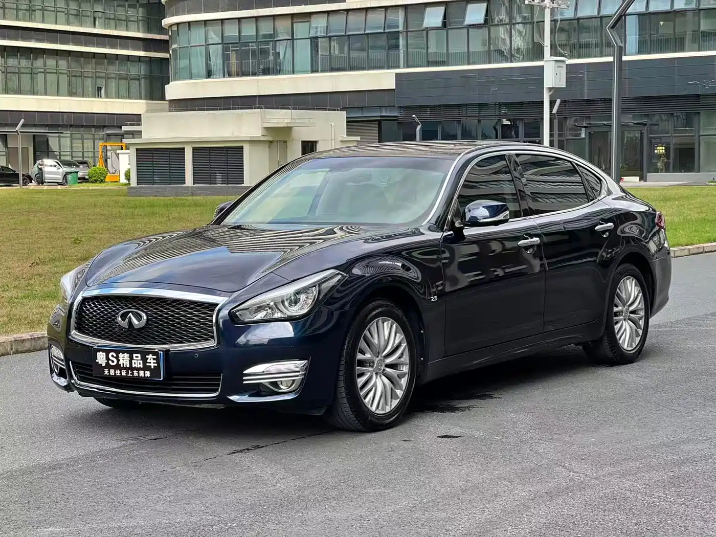 Infiniti Q70 2017 Q70L 2.5L Enjoyment Edition