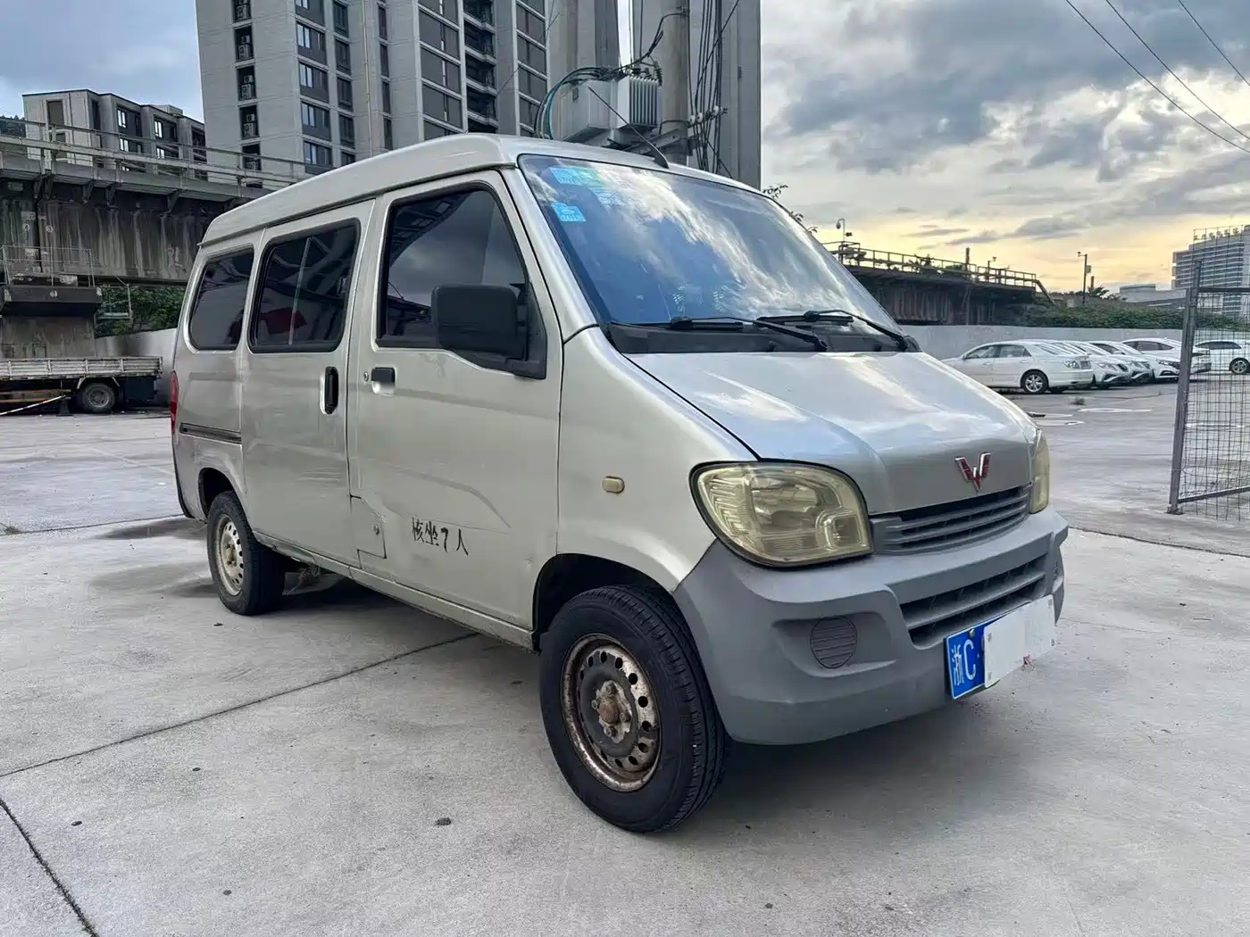 Wuling Motors Wuling Zhiguang 2014 2013 1.0L Practical