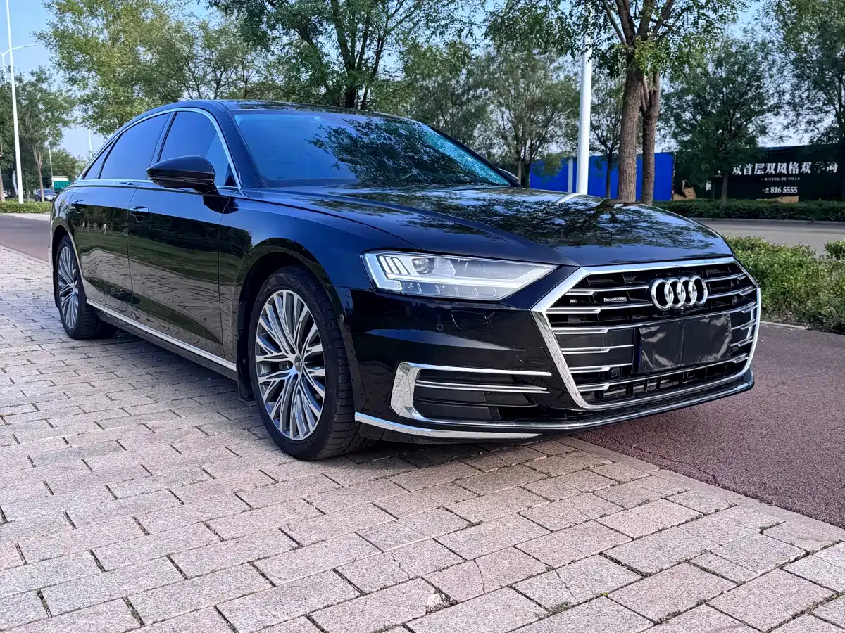 Фото 3 - Audi A8