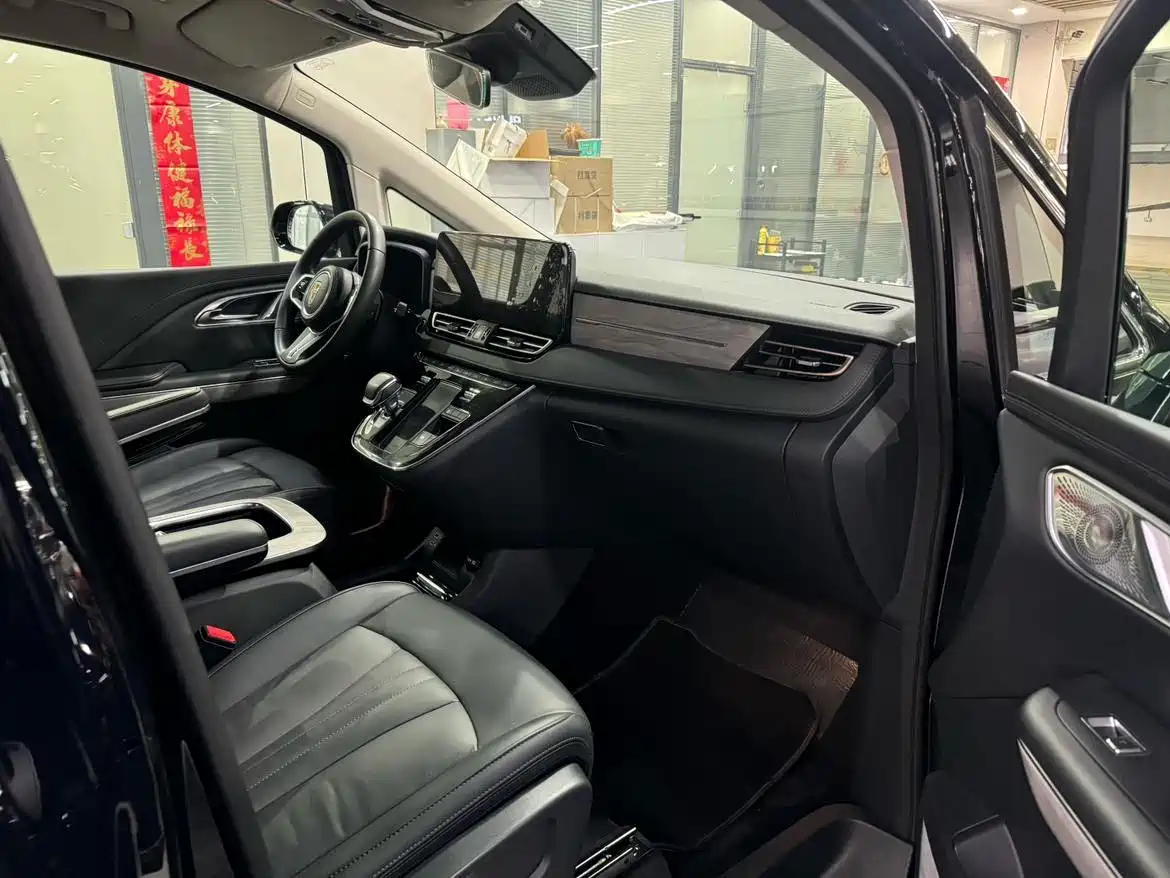 Hongqi HQ9 2023 2.0T Smart Connect Flag Rhyme Edition фото 6