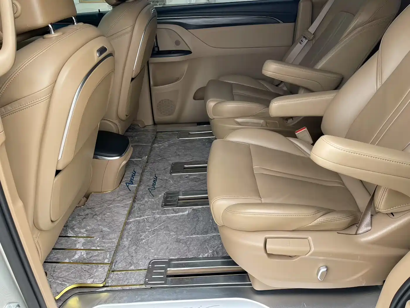Buick GL8 2021 ES Landlord 653T Premium фото 8