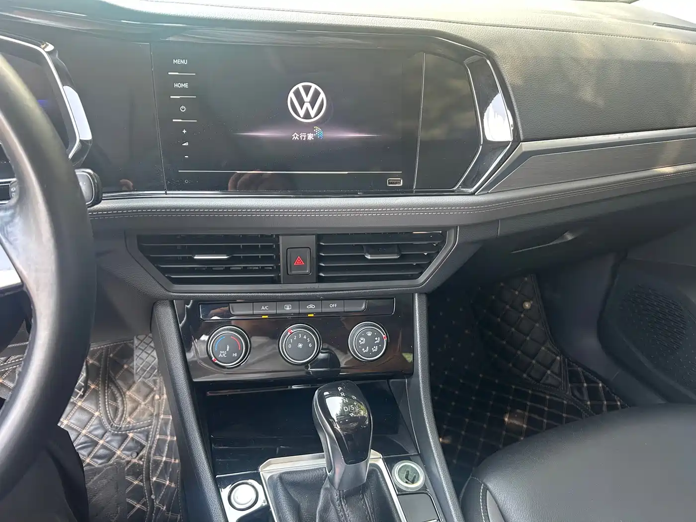صورة 13 - Volkswagen Sagitar