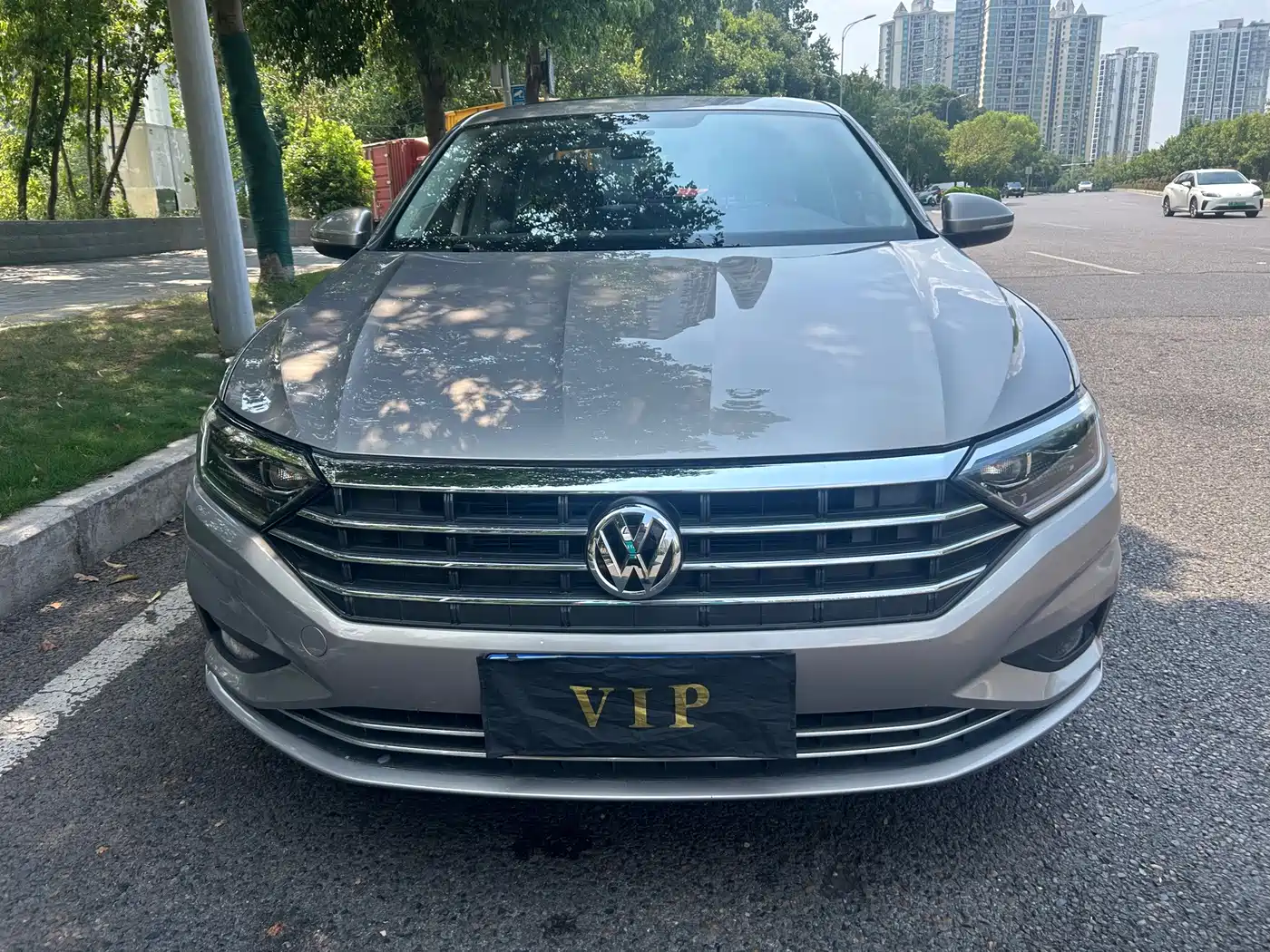 صورة 2 - Volkswagen Sagitar
