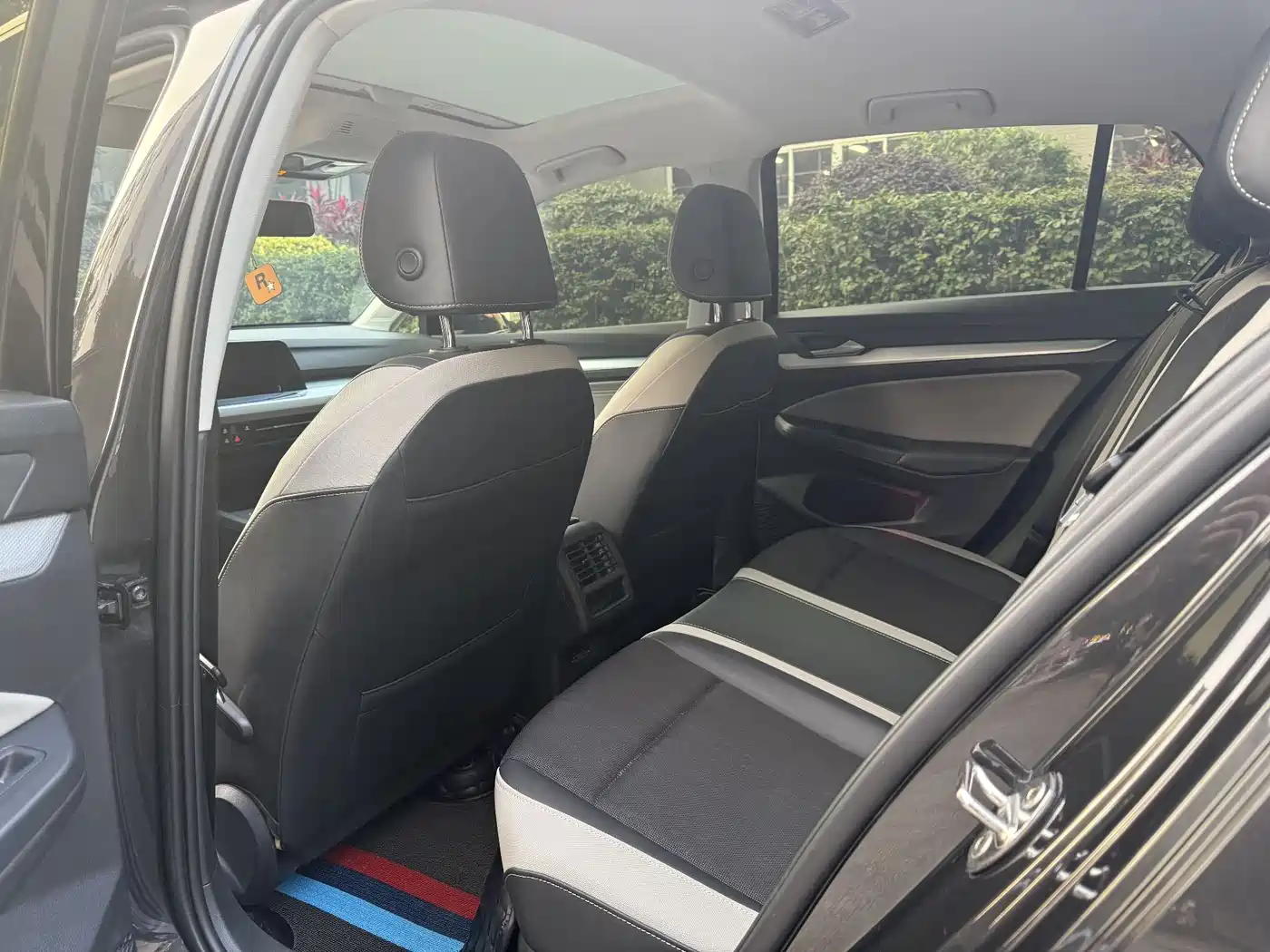 Volkswagen Golf 2021 280TSI DSG 30th Anniversary Edition фото 8