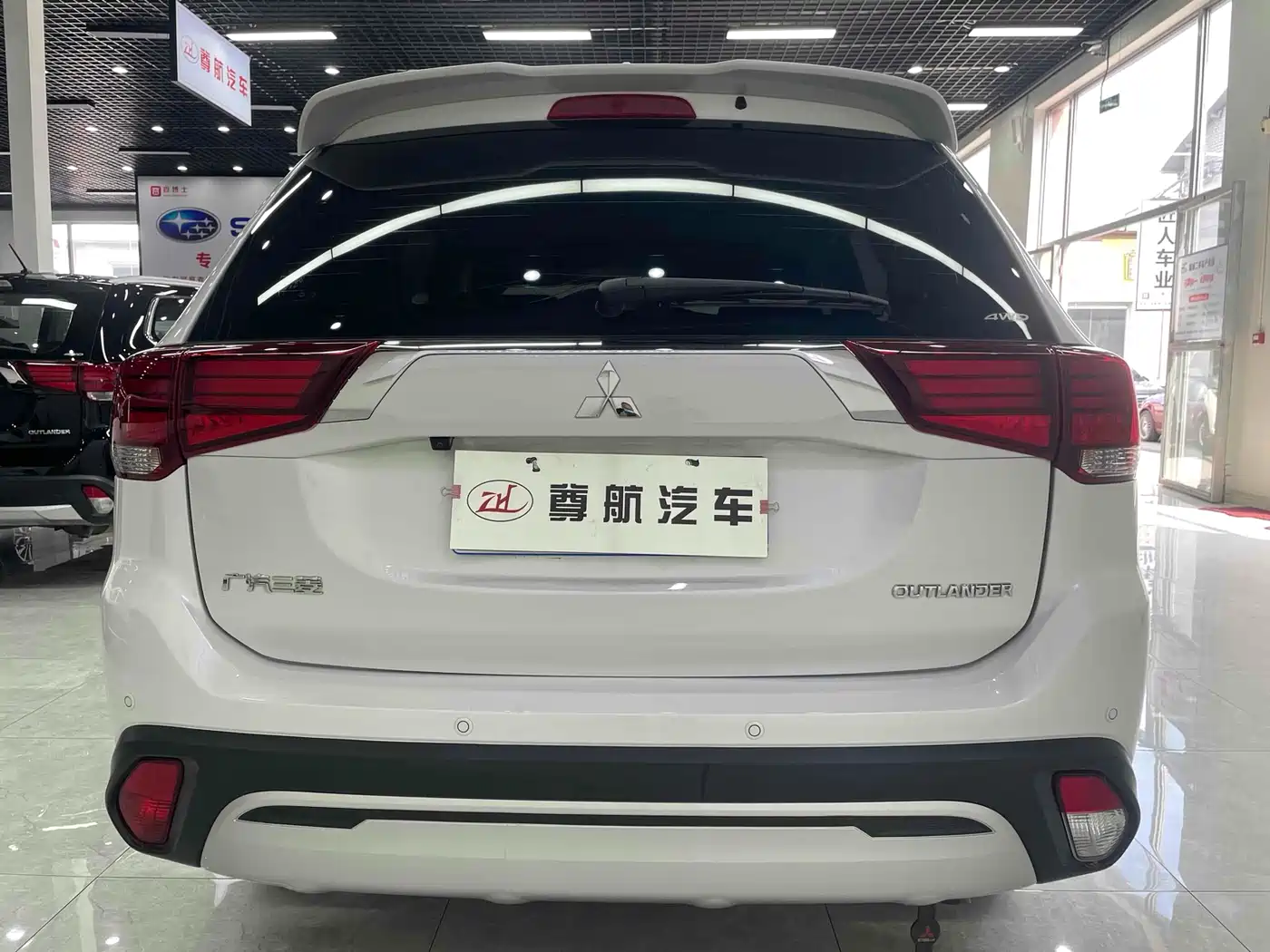 Mitsubishi Outlander 2020 2.4L 4WD Luxury 5-seater фото 6