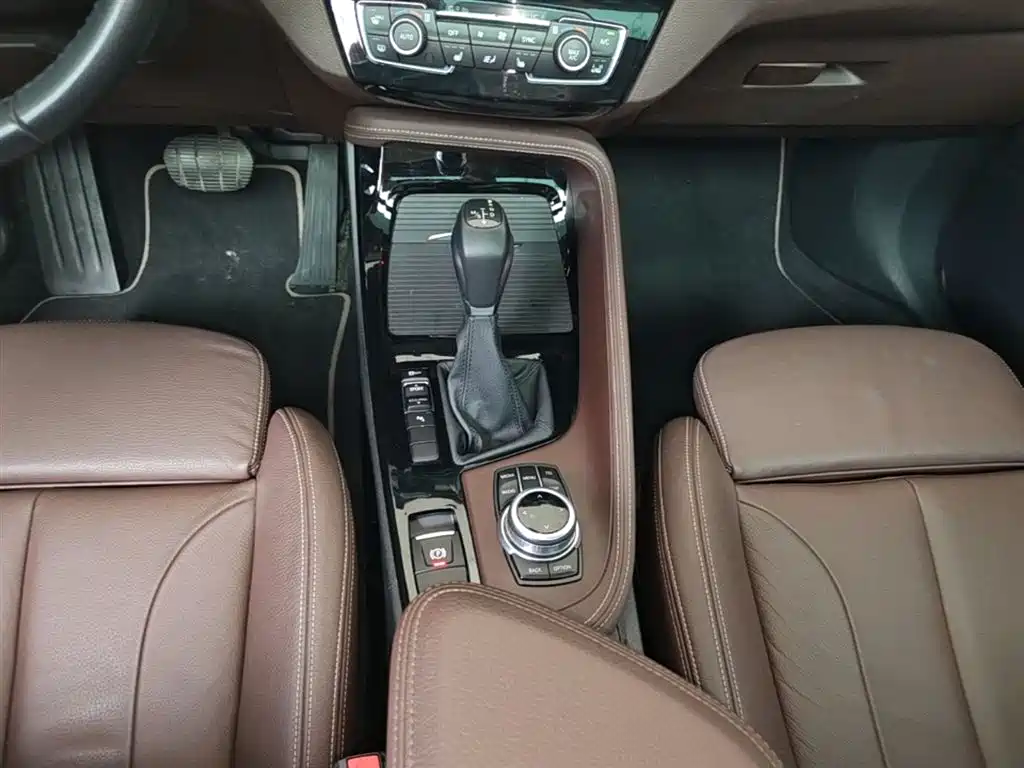 BMW X1 2016 sDrive20Li Luxury Model фото 13