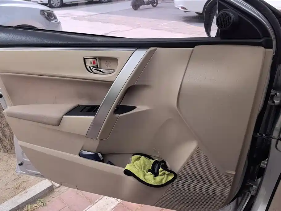 Toyota Corolla 2014 1.6L CVT GL фото 7