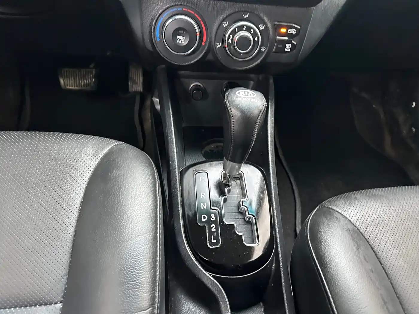 Kia K2 2012 2012 Sedan 1.6L AT Premium ECO Commemorative Edition
