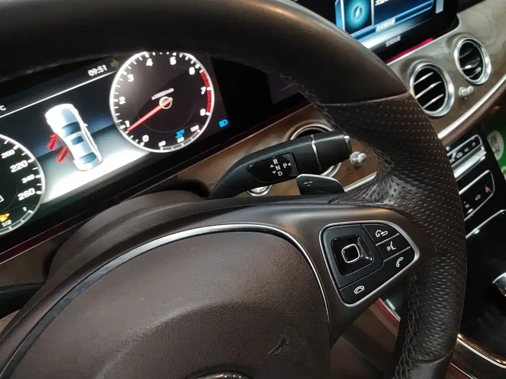 Mercedes-Benz E-Class 2016 E 300 L Fashion Type фото 6