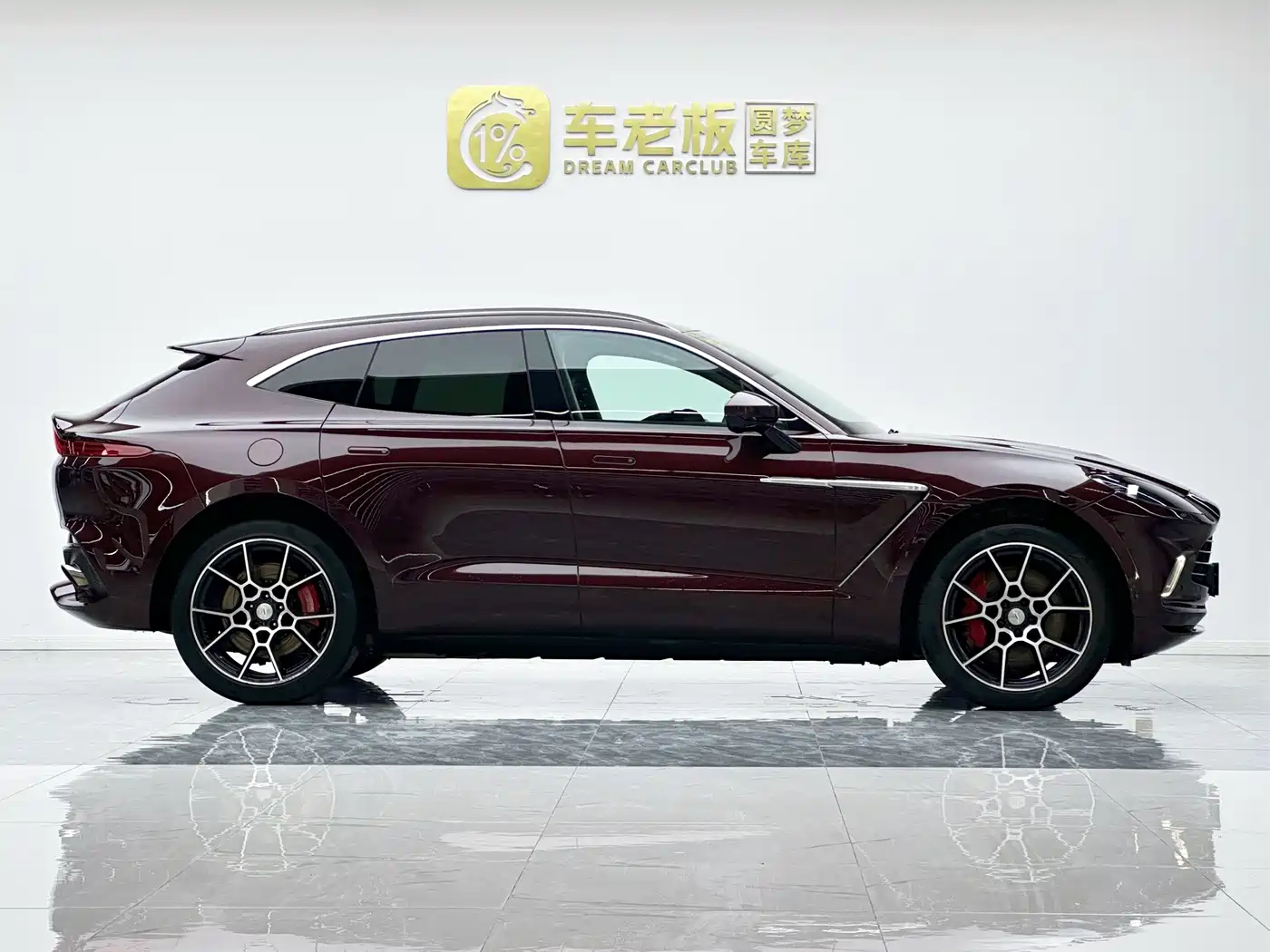 Фото 7 - Aston Martin DBX