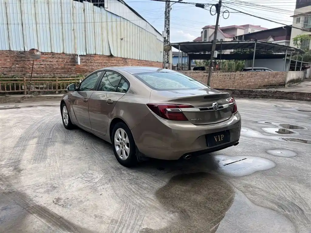 Photo 4 - Buick Regal