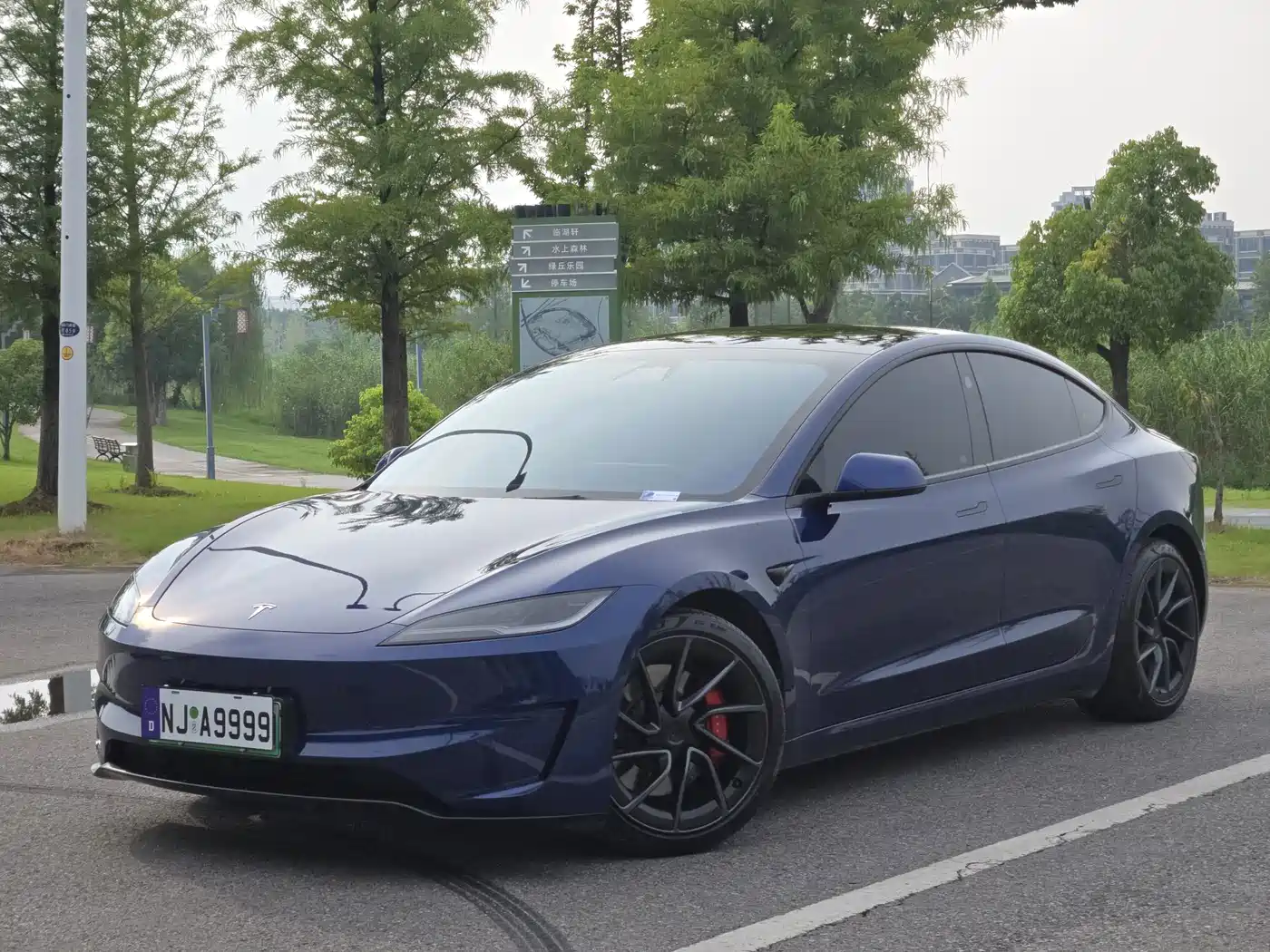 Фото 1 - Tesla Model 3