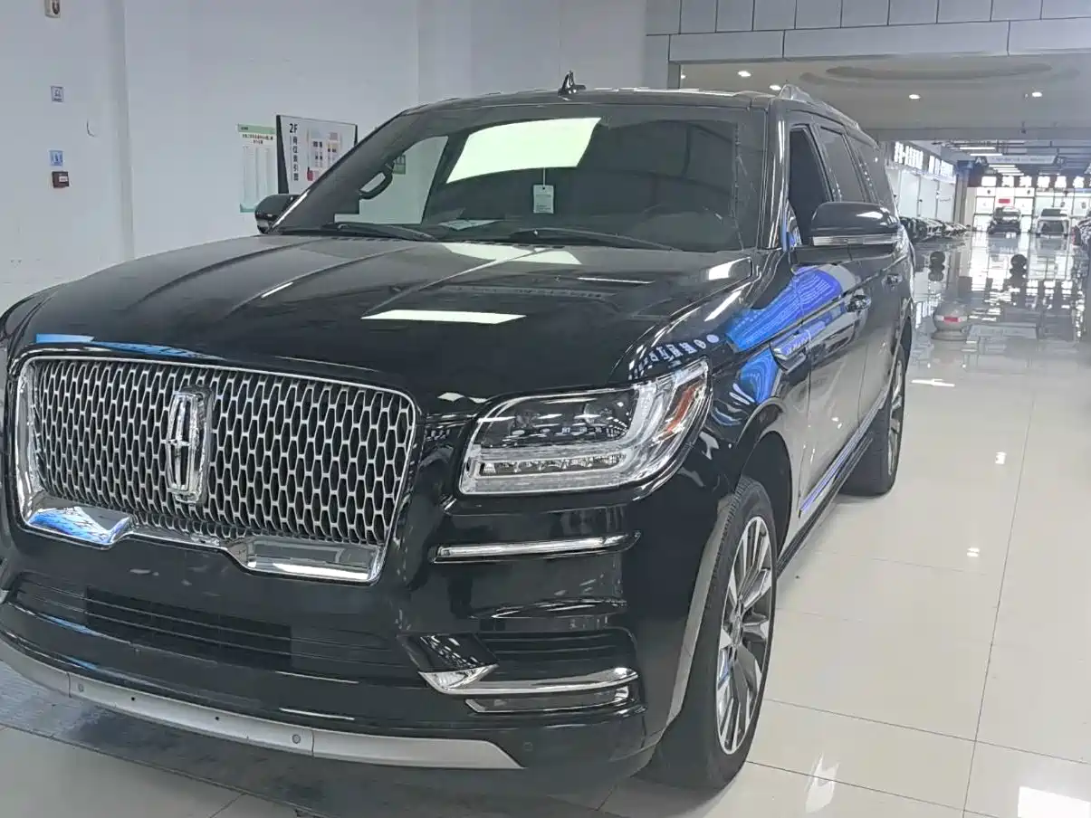 Фото 1 - Lincoln Navigator