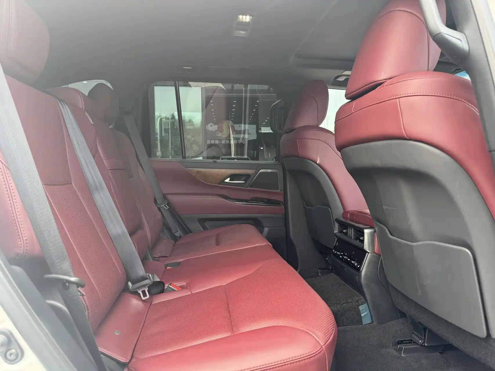 Фото 10 - Lexus LX